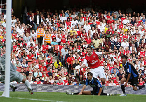 Which team did arsenal football club beat to win their first ever emirates cup (emirates cup, 2007)?
