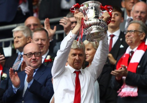 Which team did arsenal football club beat to win their first ever league title (first division, 1930-31)?